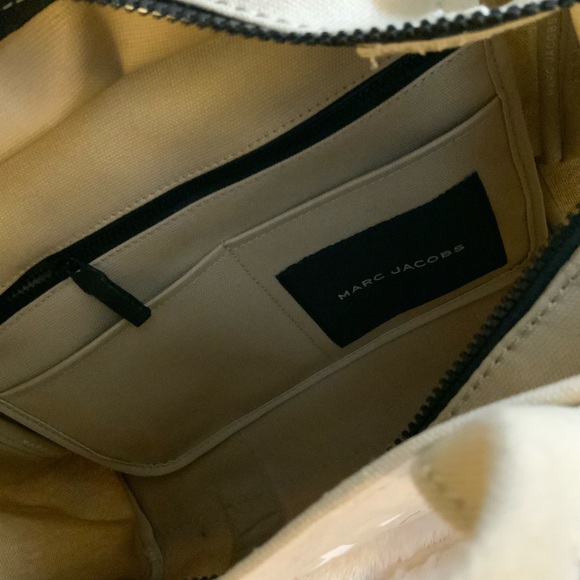 Marc Jacobs Cream Interior Tote - Picture 8 of 11